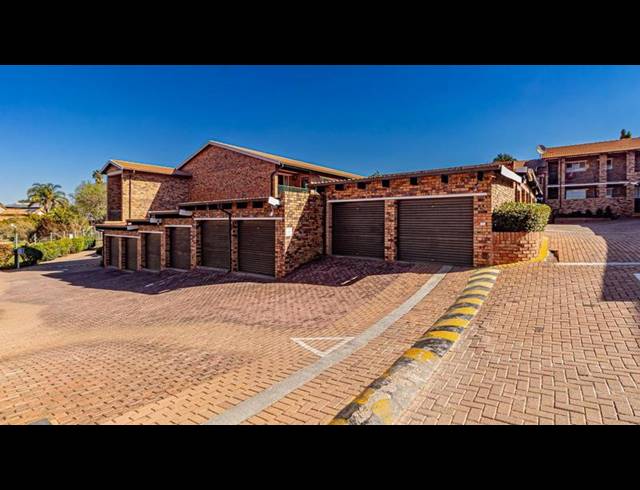 2 BEDROOM TOWNHOUSE FOR SALE IN NORTHCLIFF